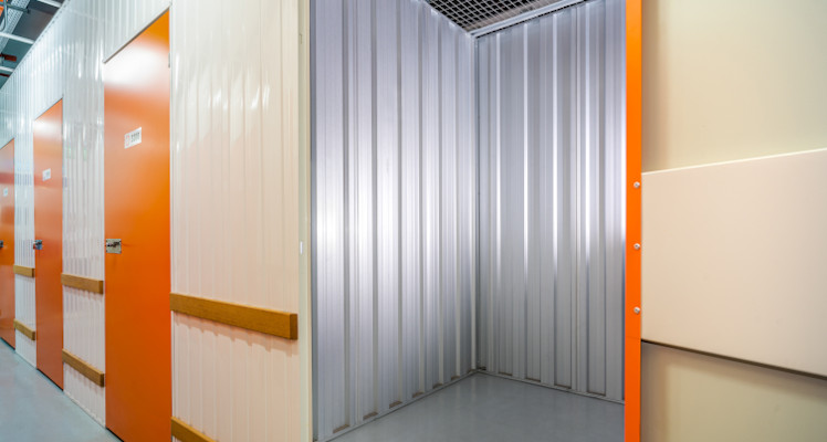 Regular and Air-conditioned storage units - Fuss free self storage solutions at StorHub